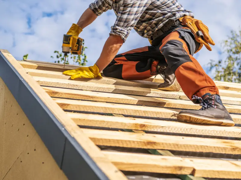 negligent contractor building a roof of a home without any safety supports